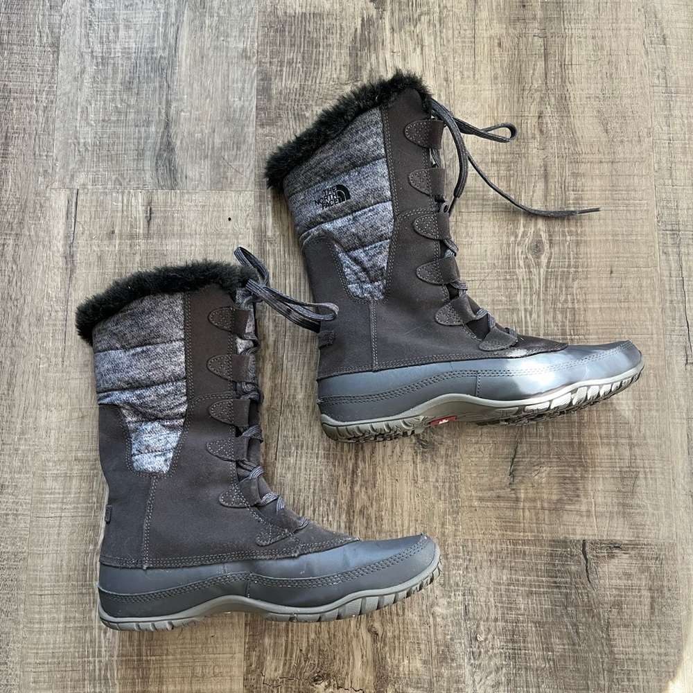 North Face Nuptse Purna Winter boots SZ: 7.5 Excellent condition!
